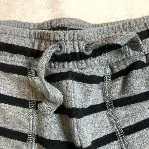 Hanna Andersson gray black stripe pull on drawstring shorts size 120 or US 6-7 - Picture 3 of 7
